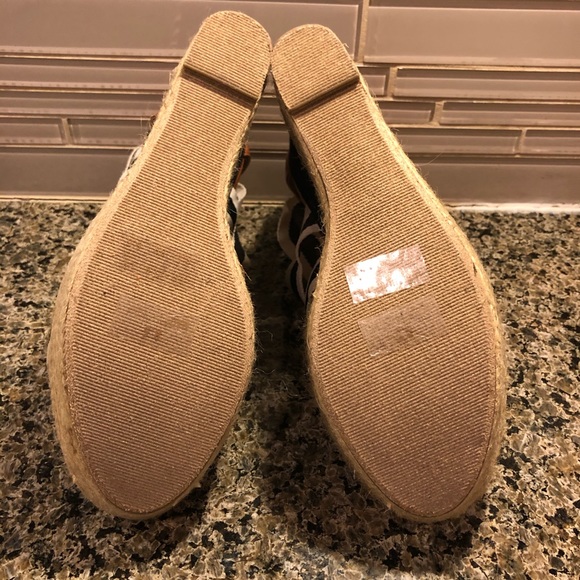 JustFab Cross Strap Wedge - Picture 4 of 6